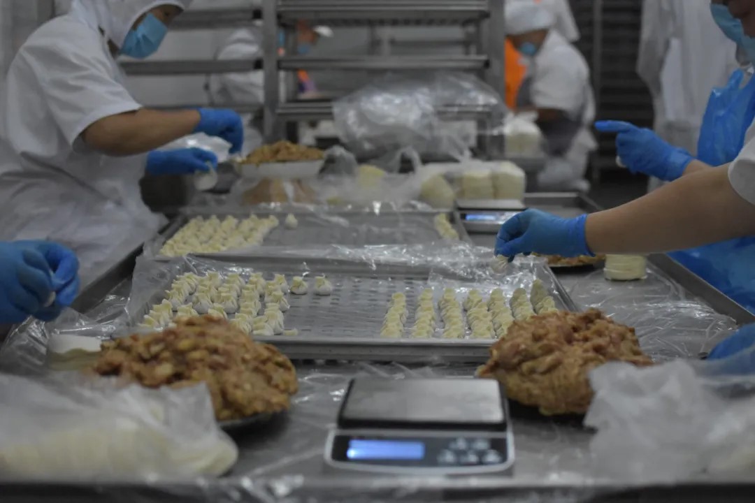 搀哭了！皮薄馅大，肉感满满的拇指生煎包